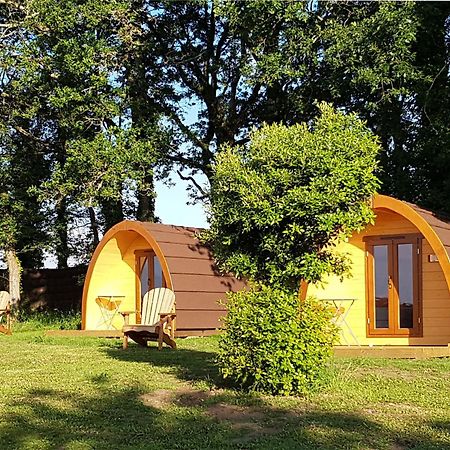 Gites & Tiny Houses Les Hauts De Toulvern Baden Room photo
