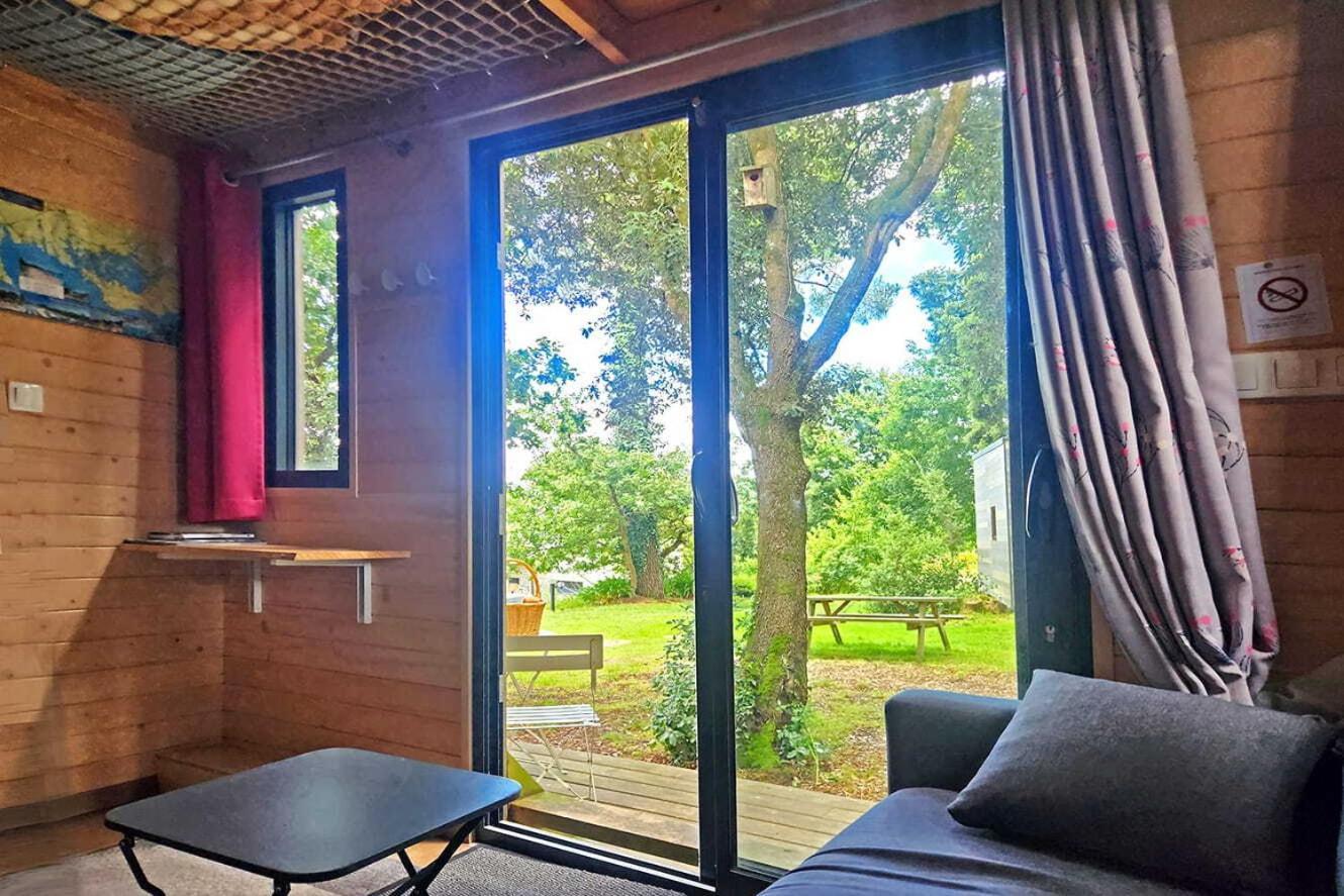 Gites & Tiny Houses Les Hauts De Toulvern Baden Room photo